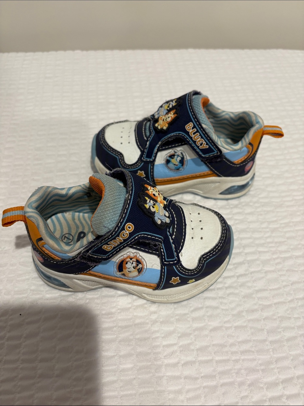 Bluey Navy & White Kids Light-Up Sneakers
Size 7 (Toddler)